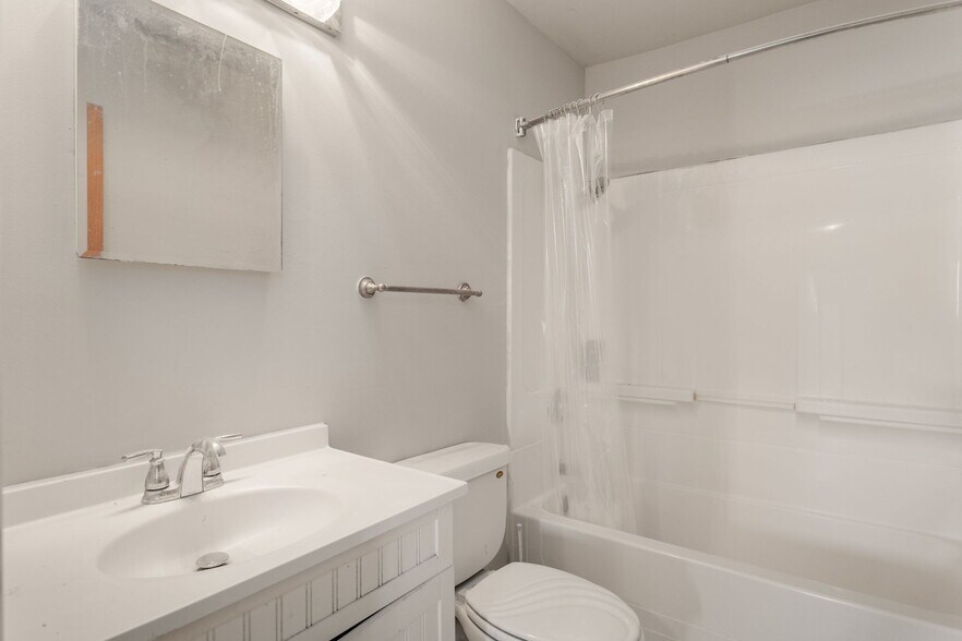 Building Photo - 1536 Byron Dr