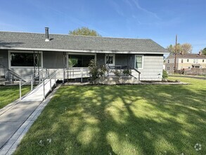 Building Photo - 225 Cullum Ave