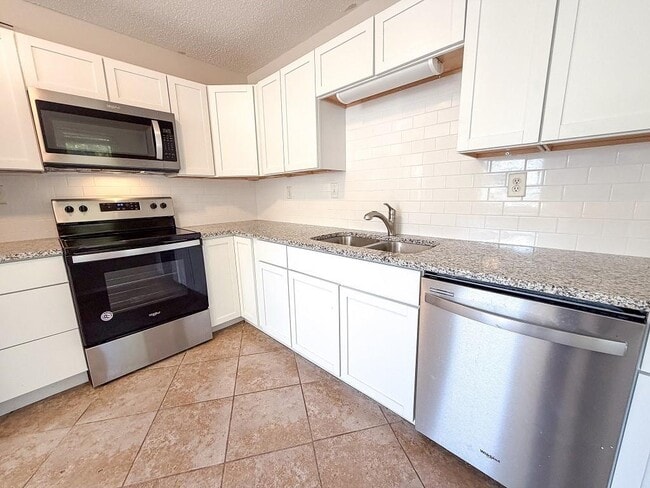 Building Photo - 817 Timbers Dr