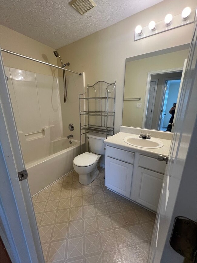 Building Photo - 111 Manx Dr