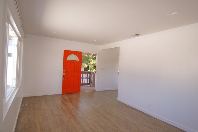 Building Photo - 1446 Manhattan Beach Blvd