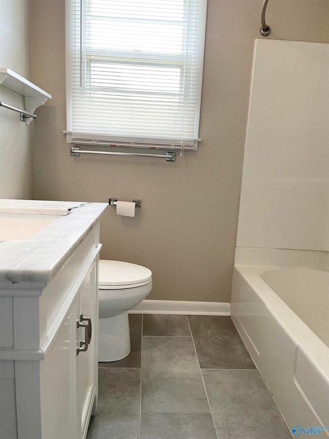 Building Photo - 612 Drummond Rd SW