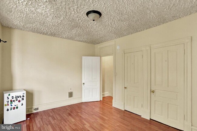 Building Photo - 234 W Douglass St