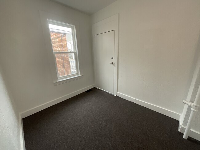 Building Photo - 934 Madison Ave