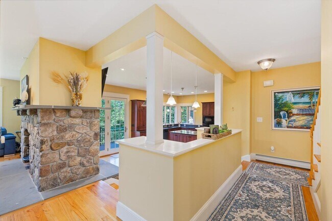 Building Photo - 662 Hurricane Rd