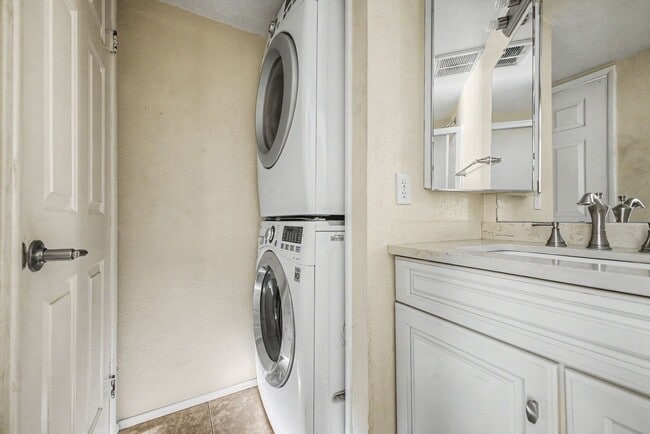 Building Photo - Condo in Cliffs Art North Mountain Community