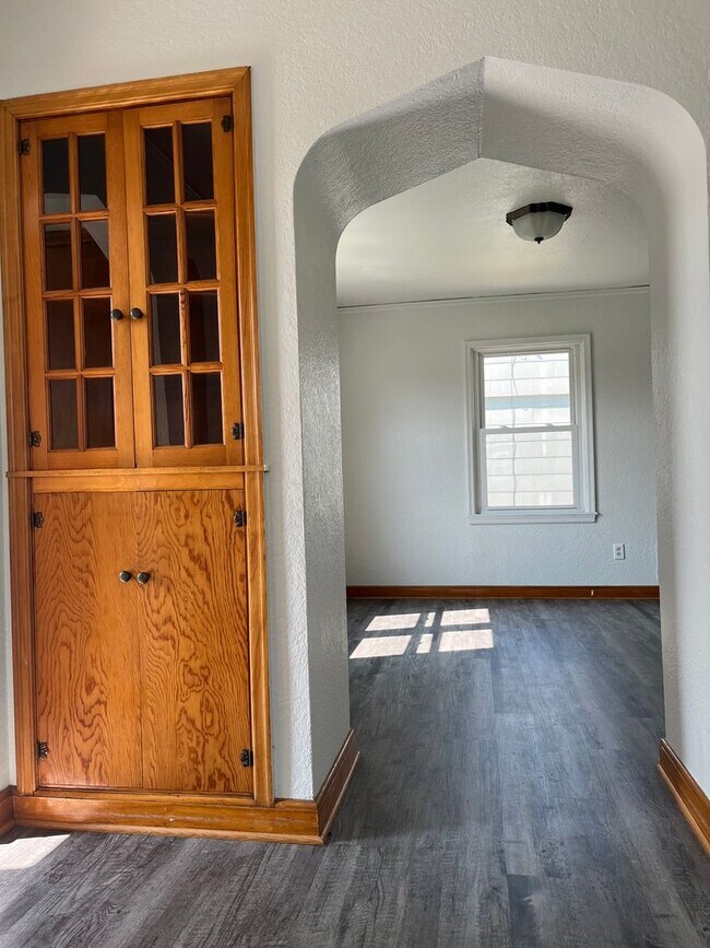 Building Photo - 3 Bedroom Home for rent in Urbandale, IA