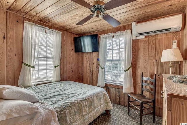 Building Photo - 502 16th Ave S