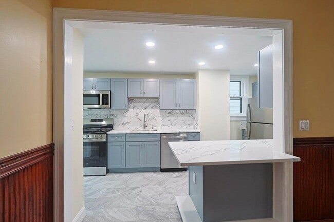 Building Photo - 711 74th St