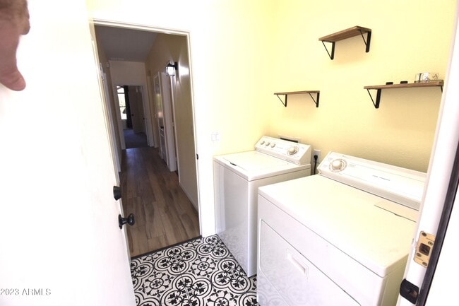 Building Photo - 10230 W Country Club Trail