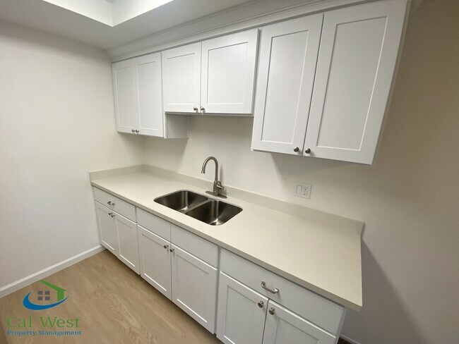 Building Photo - 315 Bellerose Dr