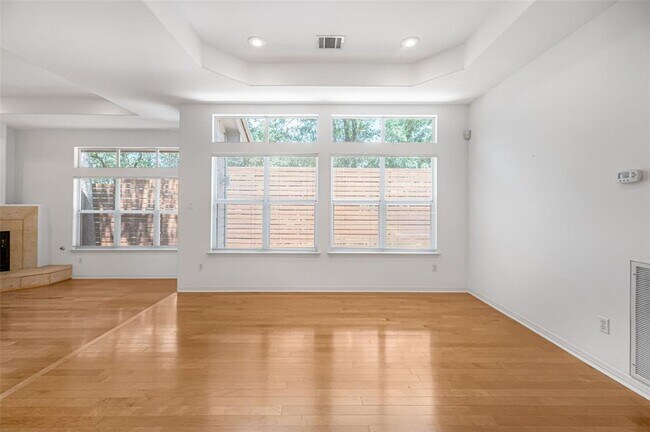 Building Photo - 1621 Maggie Mayes St