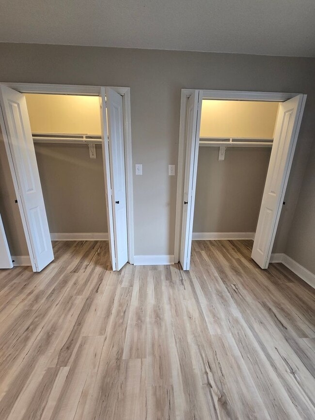 Building Photo - 722 Pear Tree Cir
