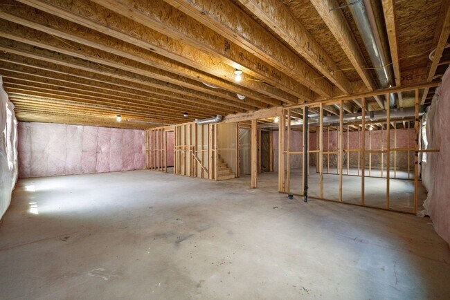 Building Photo - 394 W Pkwy Dr