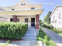 Building Photo - 221 W Parkwood Dr
