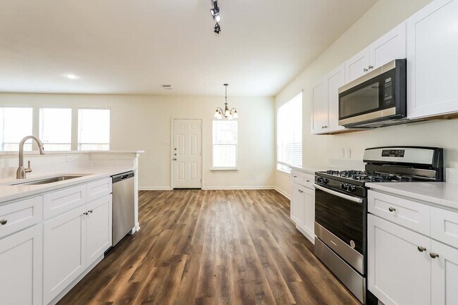 Building Photo - 29622 Legends Bluff Dr