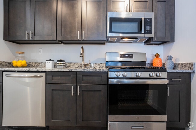 1 Bdr, 1 Bath 776 sf Kitchen - 100 Evergreen Pl, East Orange, NJ 07018