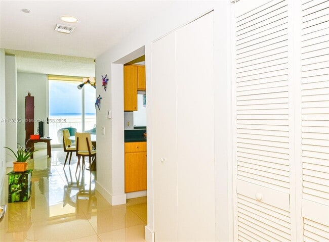 Building Photo - 2475 Brickell Ave