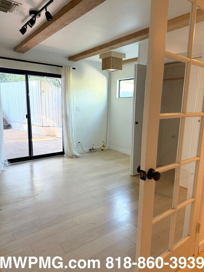 Building Photo - 4Bed 3Bath Woodland Hills home is an absol...