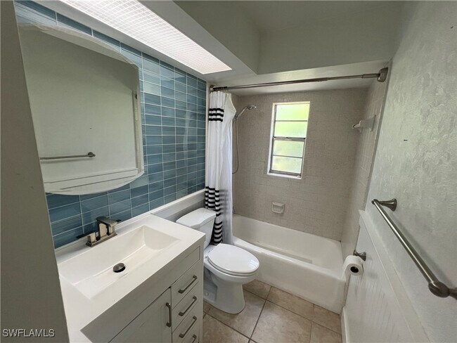 Building Photo - 858 Rose Way