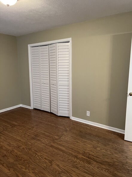 Building Photo - 2922 Skyland Dr NE