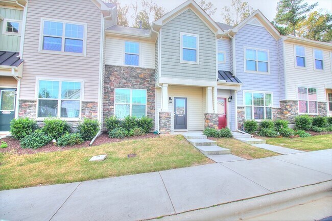 Building Photo - Lovely 3 Bedroom Townhome Minutes to Duke ...