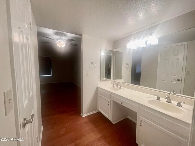 Building Photo - 508 E Angela Dr