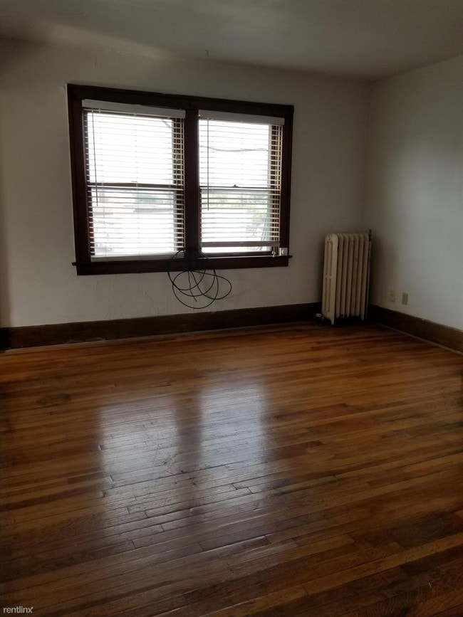 Building Photo - 1 br, 1 bath Apartment - 1391 W Sylvania Ave