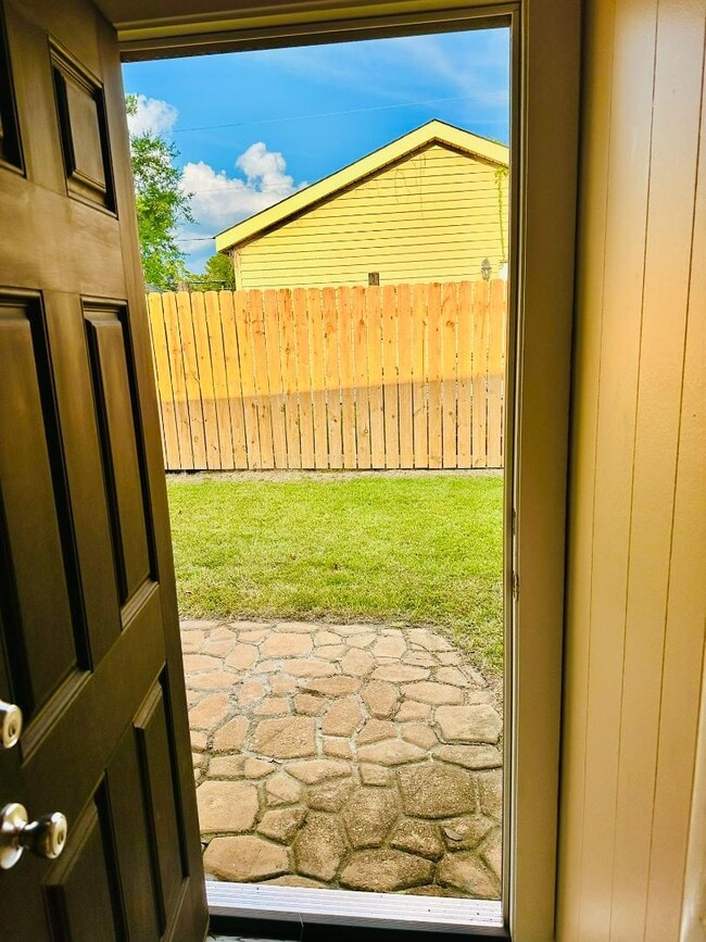 Building Photo - 305 N 40th Ave