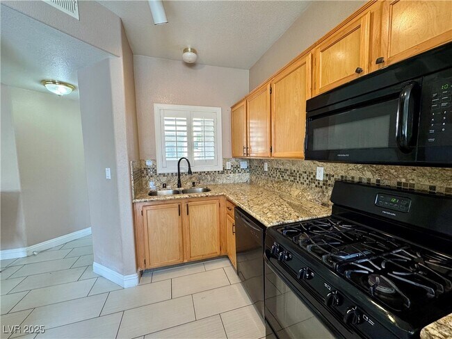 Building Photo - 1050 E Cactus Ave