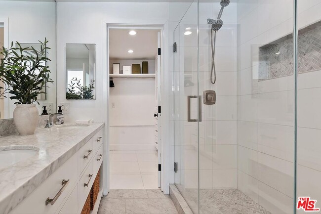 Building Photo - 11874 S Beach Club Way