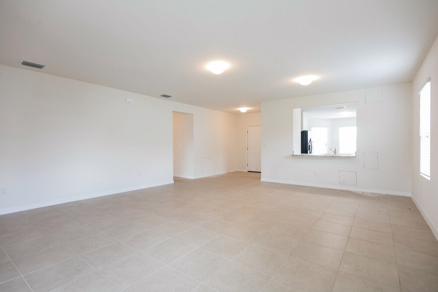 Building Photo - 130 SW 11th Terrace