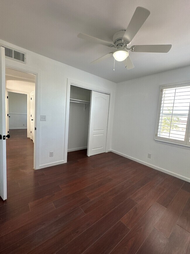 Building Photo - 7461 Plaza Redonda Dr