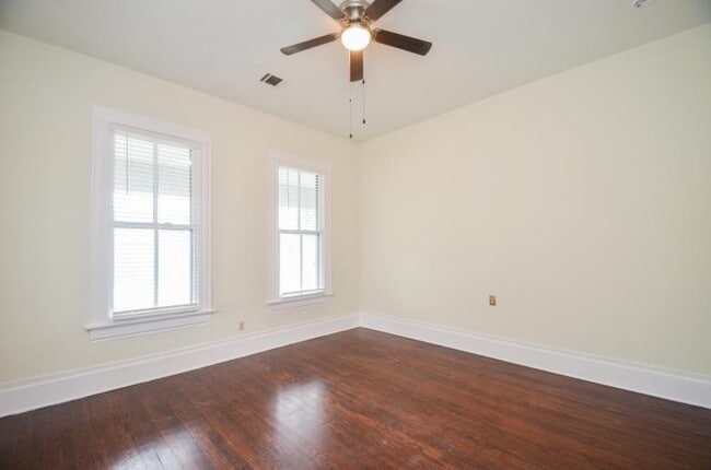 Building Photo - 1707 Sabine St