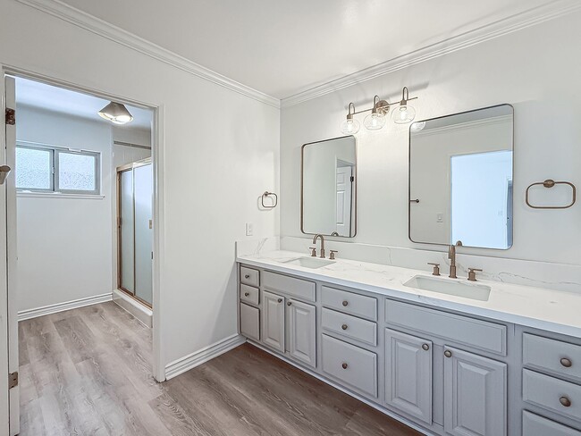 Building Photo - Upgraded Calabasas 4BR w/pool + spa, views + solar panels!