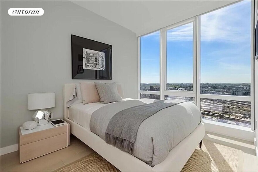 Building Photo - 29-11 Queens Plaza N