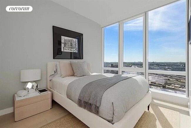 Building Photo - 29-11 Queens Plaza N