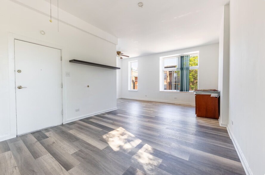 Building Photo - 901 W 19th St