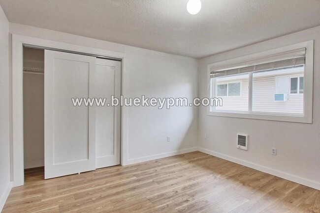 Building Photo - 2 Bed, 1 Bath Apartment Near Bagley Commun...