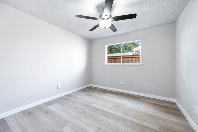 Building Photo - 3430 W Creek Club Dr