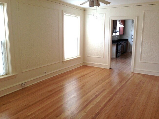 Building Photo - 6111 N Talman Ave