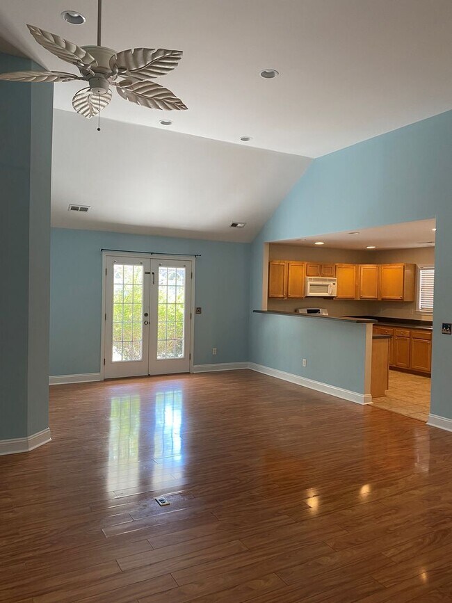 Building Photo - 4 bedroom/3 bathroom in Cypress Island community, minutes from Carolina Beach!