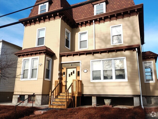 Building Photo - 17 Linden St