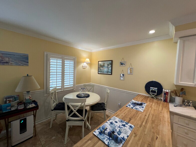 Building Photo - 5164 Beach Dr SE