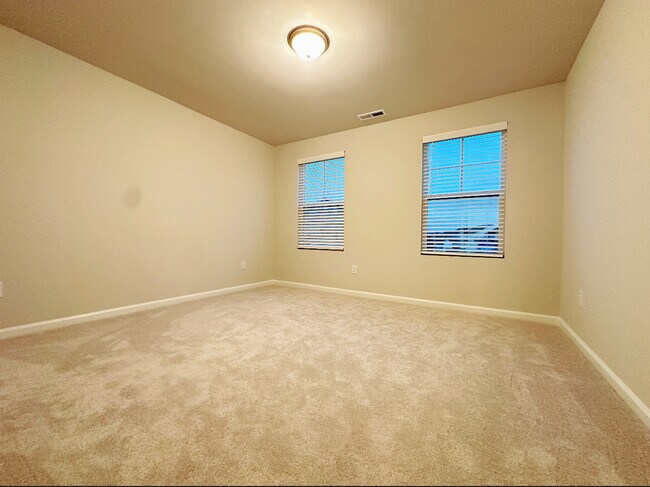 Building Photo - 102 Ivy Vine Wy