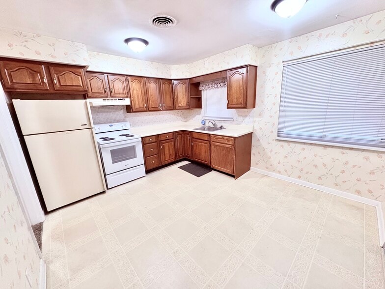 Kitchen - 3129 Hassler St