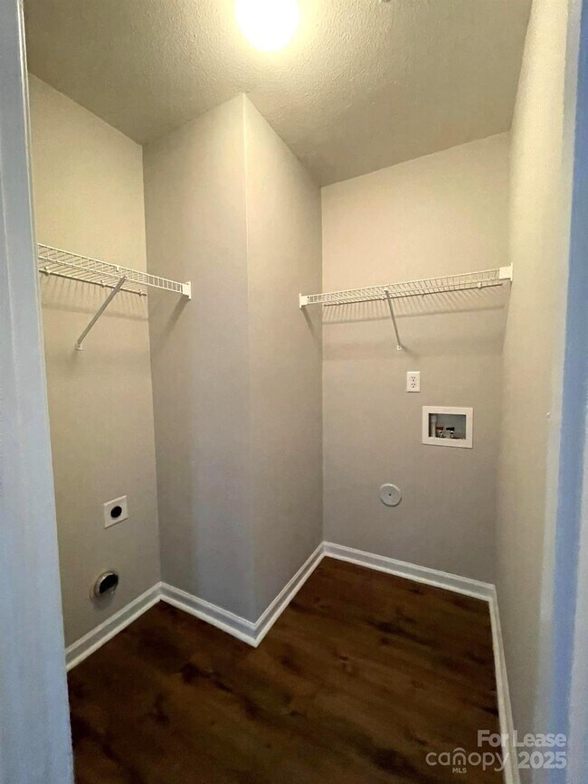 Building Photo - 2039 Moss Creek Dr