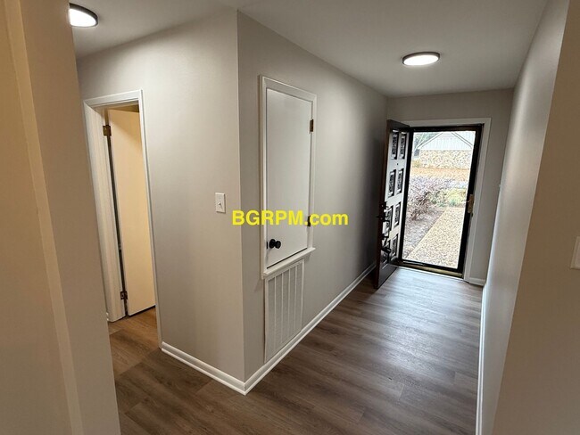 Building Photo - 3 BD 2 BA