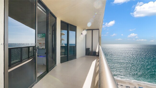 Building Photo - 16275 Collins Ave