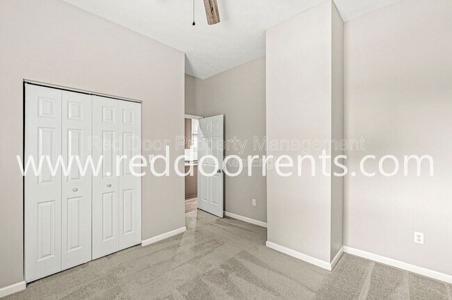 Building Photo - 2345 N Kenwood Ave